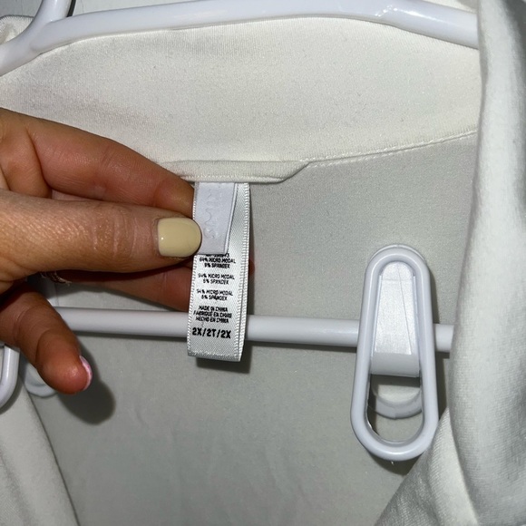 **SOLD**2/ SKIMS SOFT LOUNGE SLEEP SHIRT - Picture 4 of 10